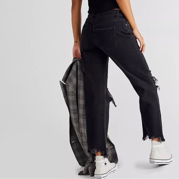 Free People NWOT Maggie Mid Rise Straight Jean Capris Size 26 Distressed - Picture 2 of 6